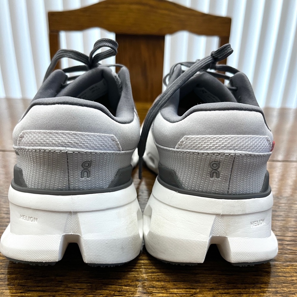 LIKE NEW On Running CloudRunner 2 Sneakers  ( NWT $160 ) - Picture 5 of 10